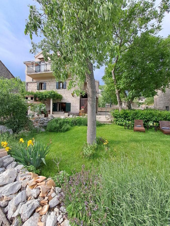 Authentic Stone House Lola *