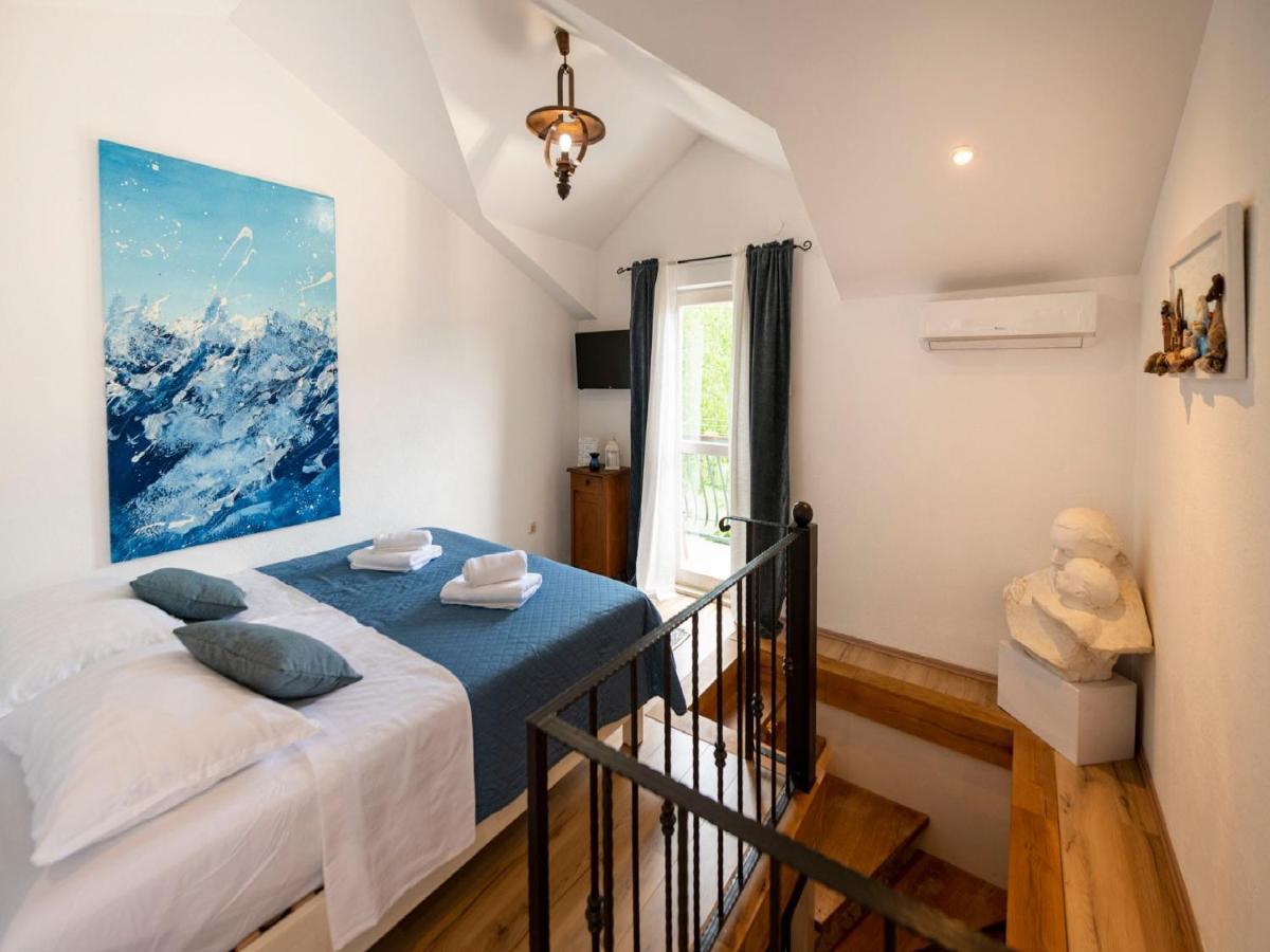 Authentic Stone House Lola Makarska