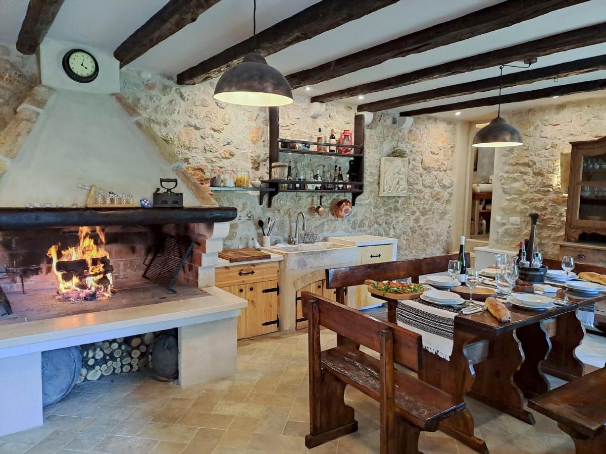 Authentic Stone House Lola * Makarska