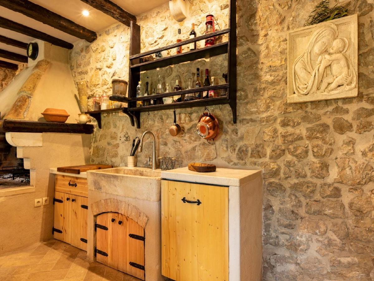 Authentic Stone House Lola Makarska
